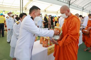 พิธีทำบุญตักบาตร เนื่องในโอกาสวันเฉลิมพระชนมพรรษาพระบาทสมเด็จพระเจ้าอยู่หัว พร้อมพิธีถวายสัตย์ปฏิญาณเป็นข้าราชการที่ดี