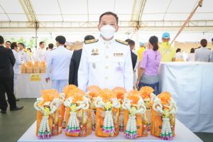 พิธีทำบุญตักบาตรถวายเป็นพระราชกุศล เนื่องในวันเฉลิมพระชนมพรรษา