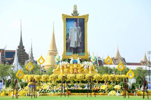 พิธีวางพวงมาลาและถวายบังคม เนื่องในวันคล้ายวันสวรรคต พระบาทสมเด็จพระปรมินทรมหาภูมิพลอดุลยเดช บรมนาถบพิตร